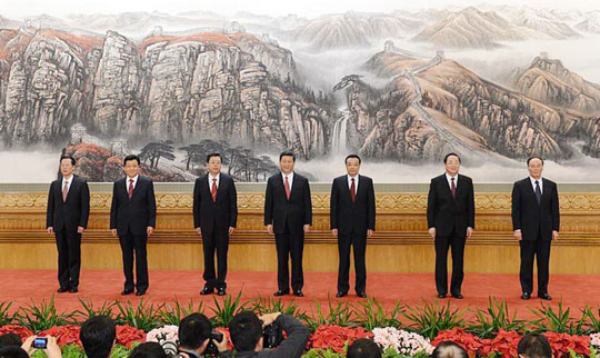 11月15日,新一屆中央政治局常委同中外記者見面 《黨建》發表:人民至上——獻給黨的十八大